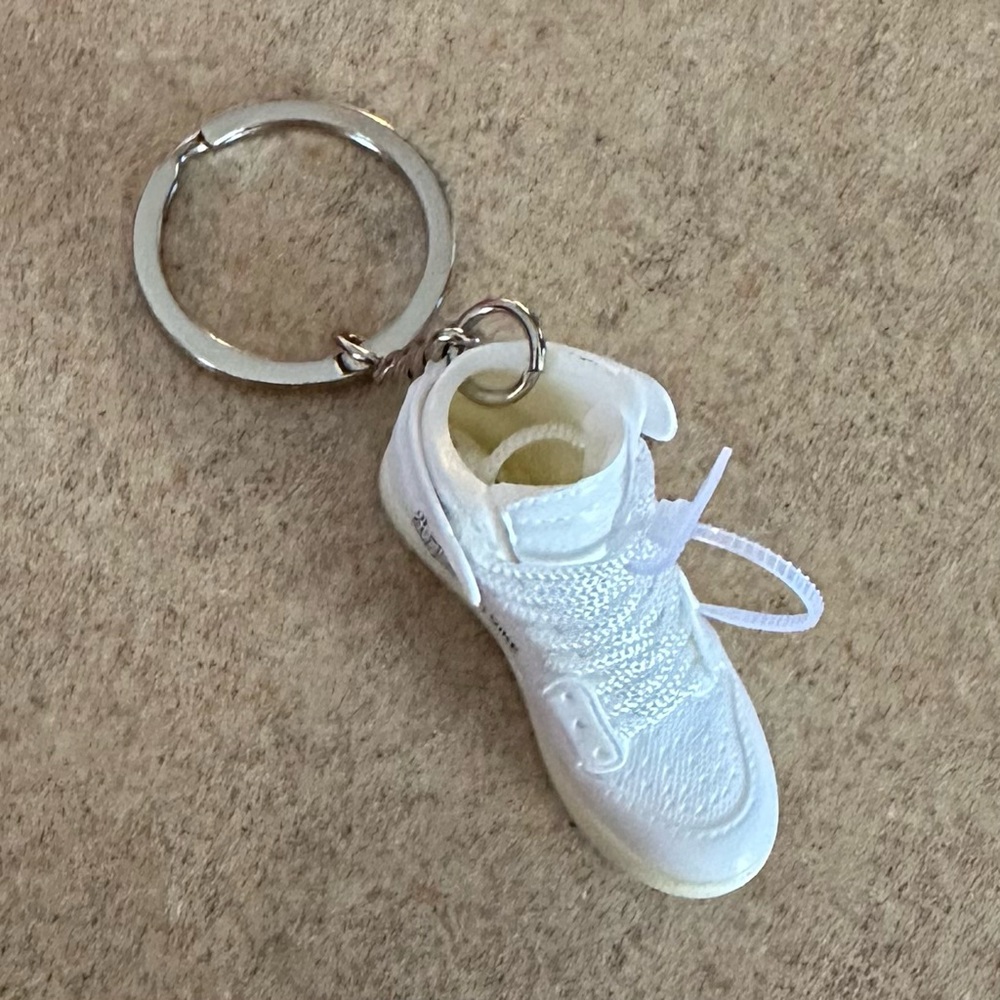 Keychain ✨✨ - Picture 2 of 3